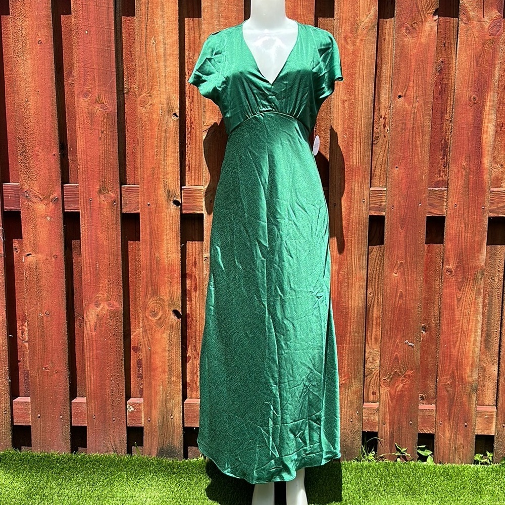 Signify Emerald Green Satin Jacquard V Neck Flutter Sleeve Maxi Dress M